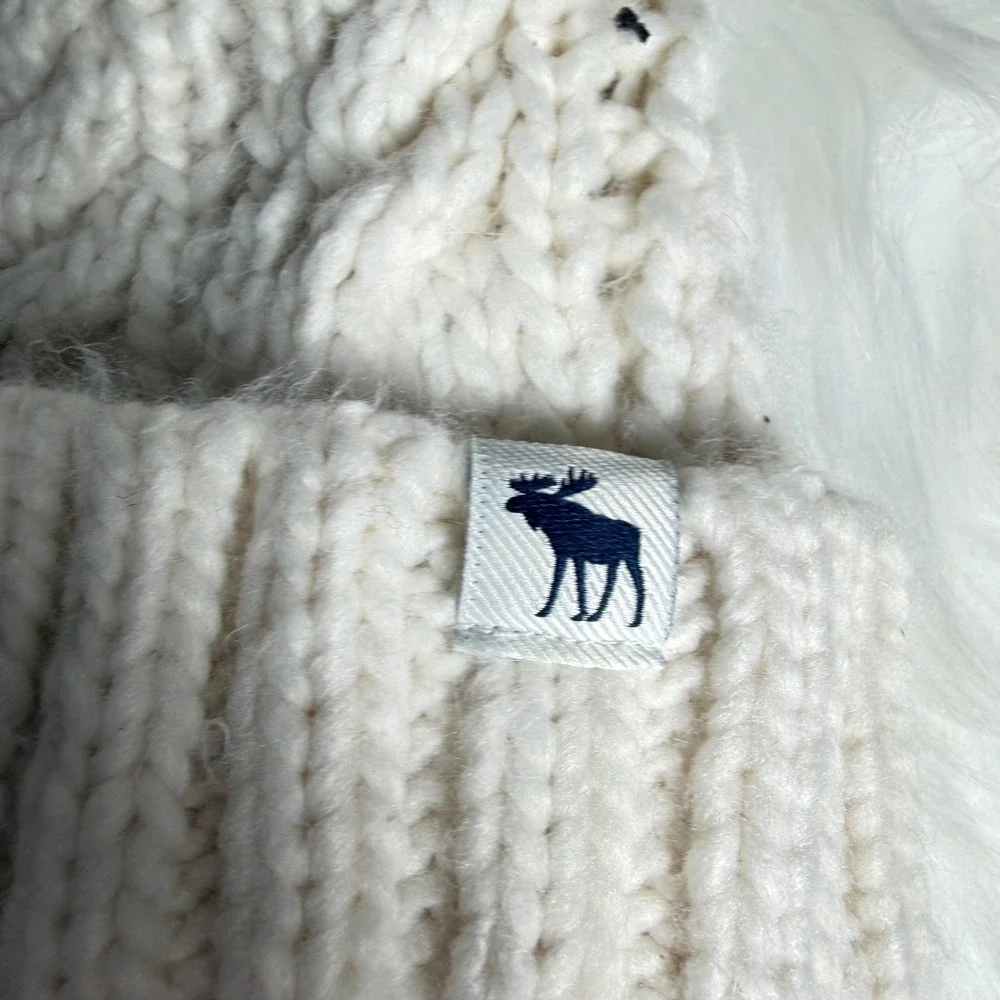 Abercrombie & Fitch Kids Cream Ribbed Knit Beanie with Faux Fur Pom Pom A&F